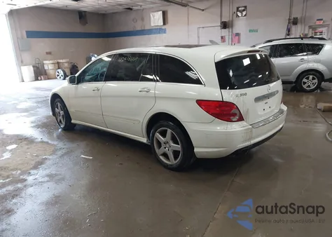 2010 Mercedes-Benz R 350 4Matic z USA, uszkodzony, nr VIN 4JGCB6FE0AA110339